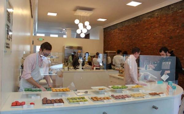 Depositing Profits at Macaron-Bar!